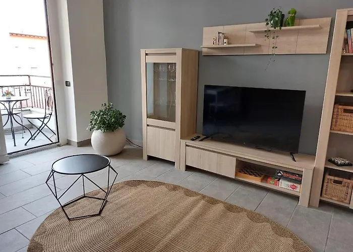 4 Piano Apartment