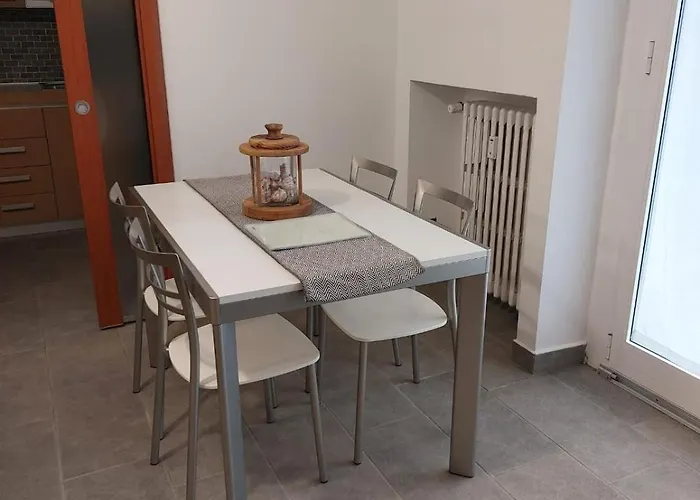 4 Piano Apartment