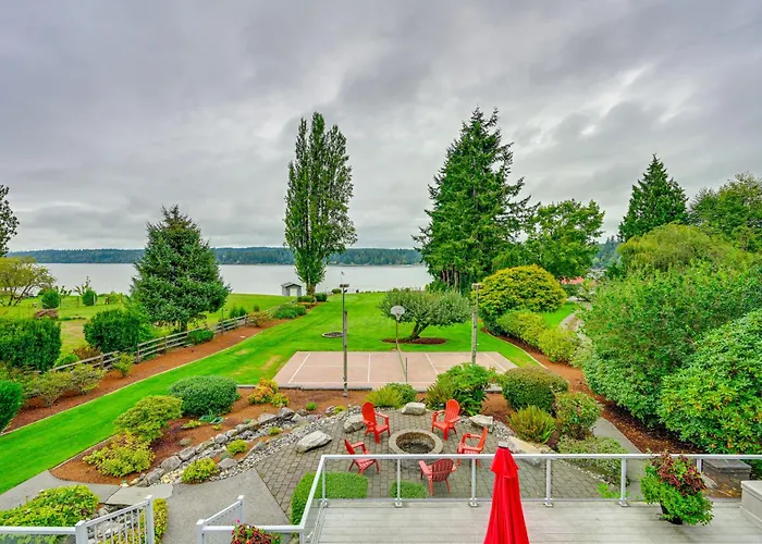 Waterfront Kingston Getaway: Beach Access On-Site!
