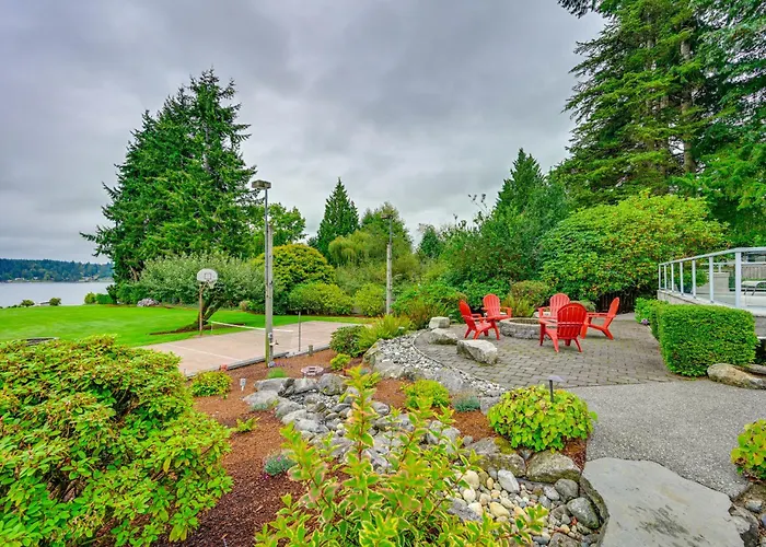 Waterfront Kingston Getaway: Beach Access On-Site!
