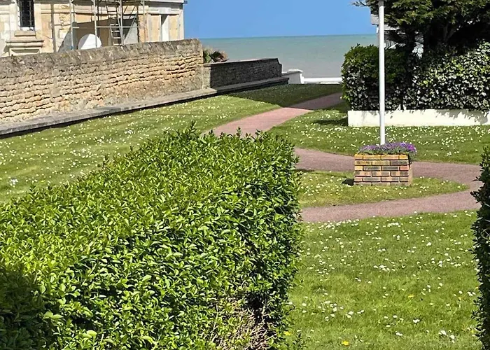 Appartement cosy avec jardin vue et accès à 30m de la mer