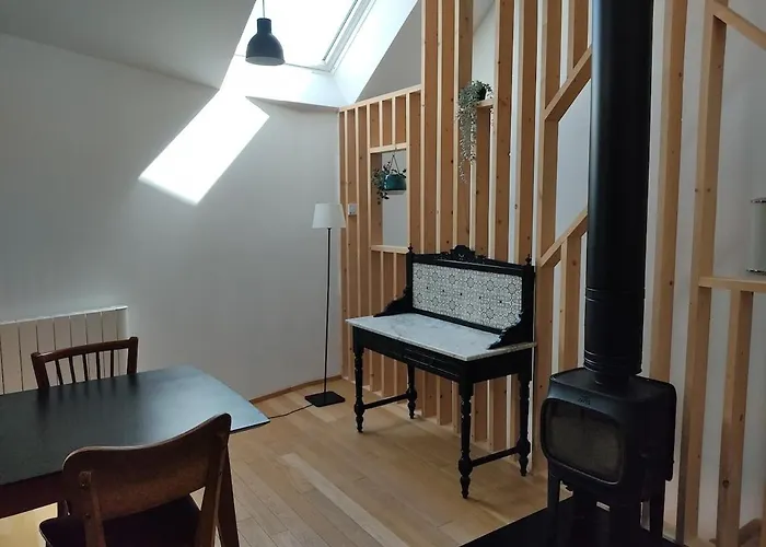 Agréable maisonnette en duplex, avec patio proche mer