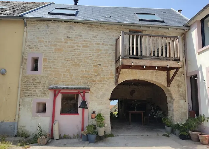 Agréable maisonnette en duplex, avec patio proche mer