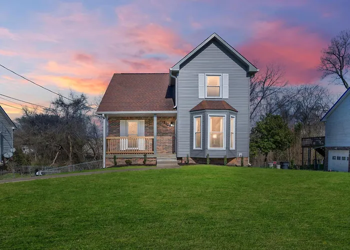 Shades Of Gray 4Br Home W Mini Fridges