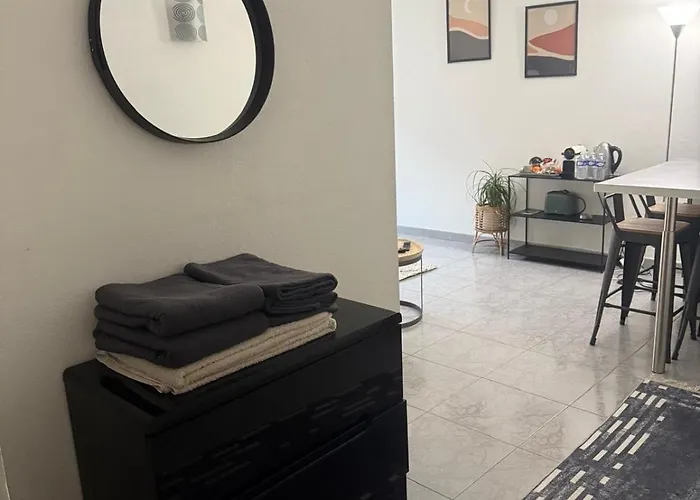 Bas de Villa à 15 min de Nice avec piscine