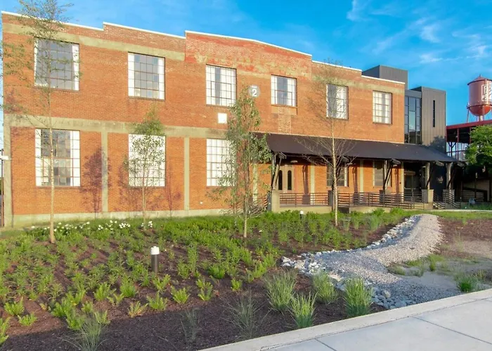 Bright And Airy Historic Franklin Quadplex
