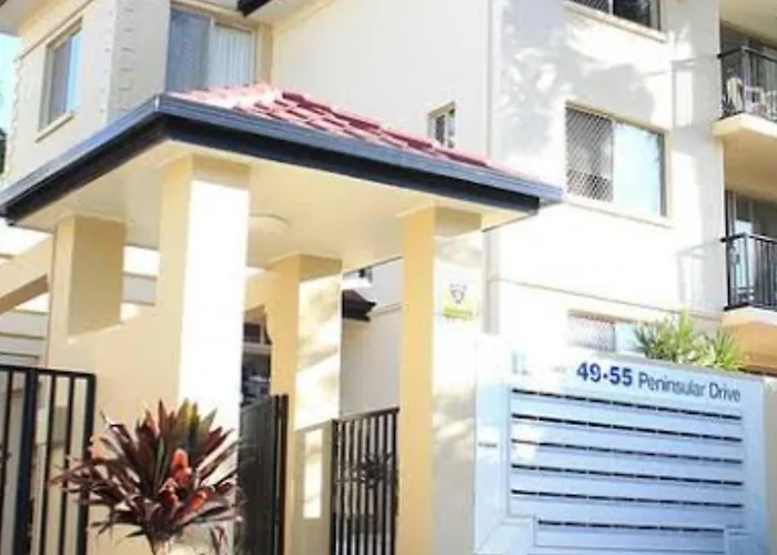 3 Bedroom Central Surfers Paradise Apartment