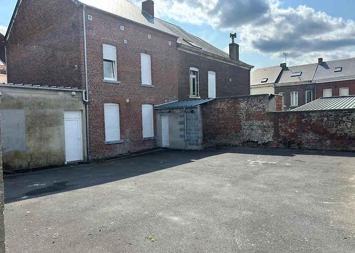 superbe studio meublé avec parking
