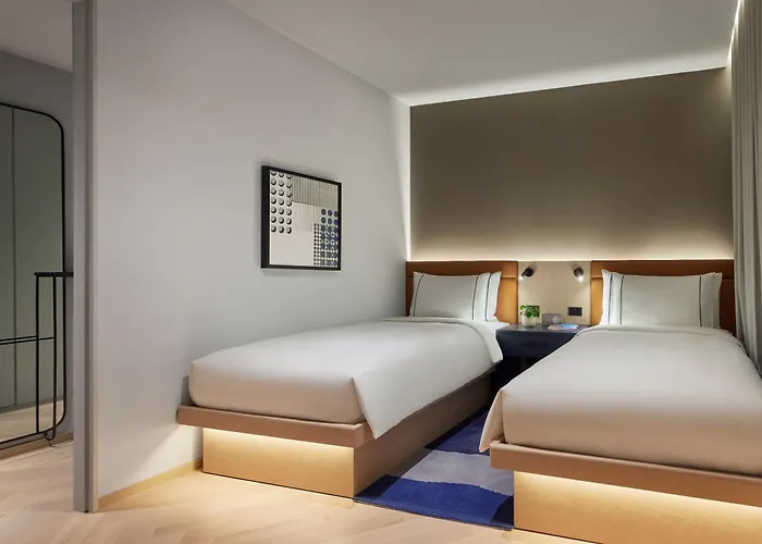 5 star hotel: Lanson Place Parliament Gardens