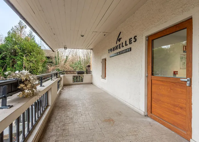 Les Tonnelles