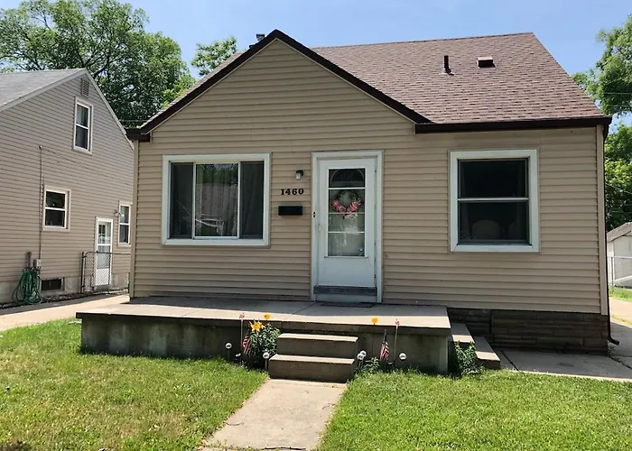Super Cute & Cool Home With 65Inch Tv 2Baths 4 Bedrooms 2King Beds Bbq Grill Fenced Backyard