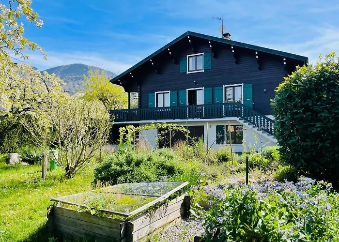 Chalet entre lac et montagnes