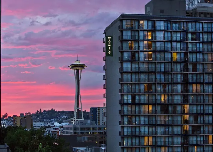 Hotel with pool: Warwick Seattle