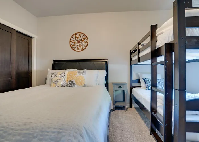 Lake Chelan Condo W/ Resort Pool & Hot Tub!