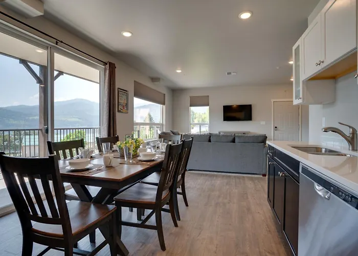 Lake Chelan Condo W/ Resort Pool & Hot Tub!