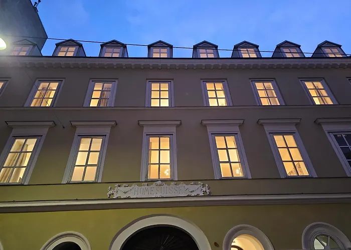 Parklane Boutique - Newly Renovated