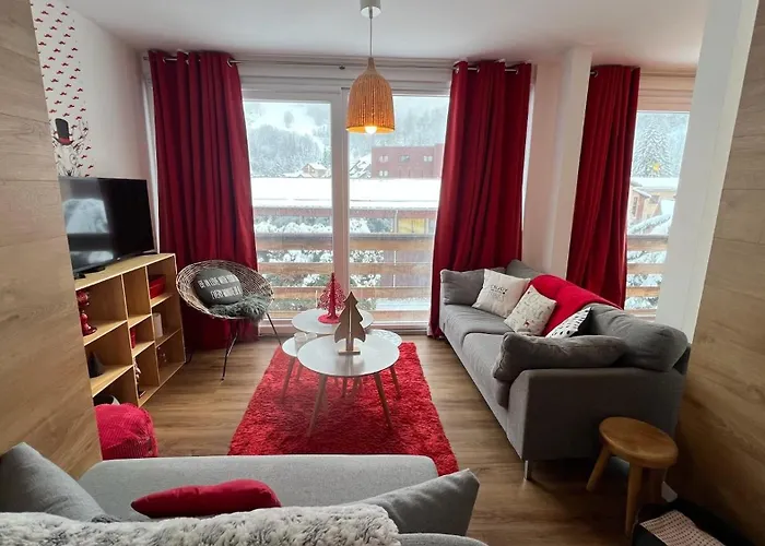 Rouge Canneberge -8 personnes- 84m2 Vue dégagée Sétaz