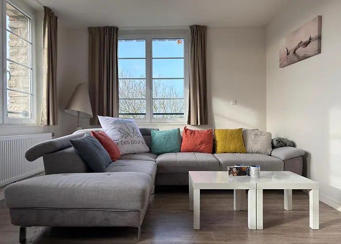 Les sables d'or Grand apt lumineux bien équipé 1er étage vue panoramique sur campagne près superette, à 600 m plage proche Omaha Beach et pointe du Hoc parking gratuit, garage à disposition