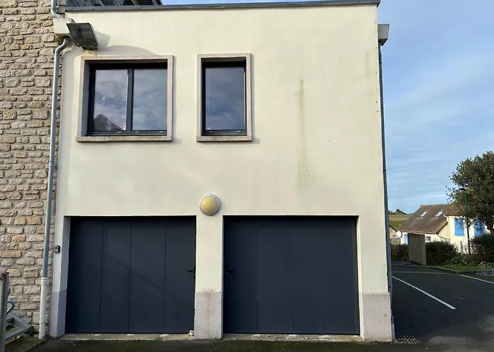 Les sables d'or Grand apt lumineux bien équipé 1er étage vue panoramique sur campagne près superette, à 600 m plage proche Omaha Beach et pointe du Hoc parking gratuit, garage à disposition
