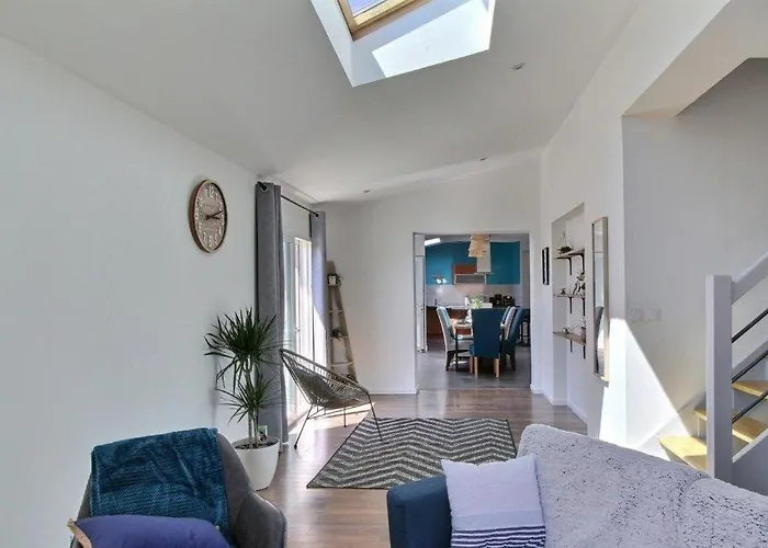 So Chic Kerfily House With Hot Tub 8 People