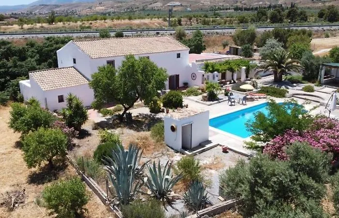 Casa De La Familia