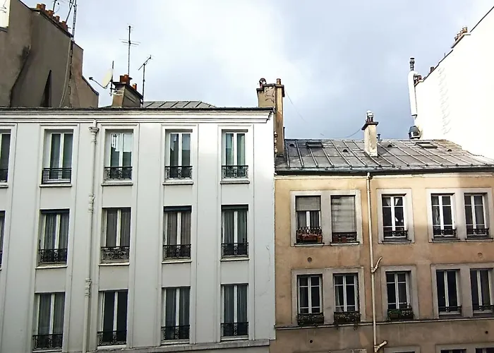Resort: Hotel Bastille Secret