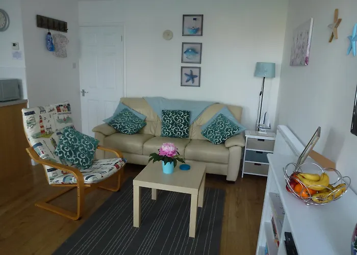 Brambles Chine 209 Self Catering Holiday Home Colwell Bay Isle Of Wight - Ferry Offers