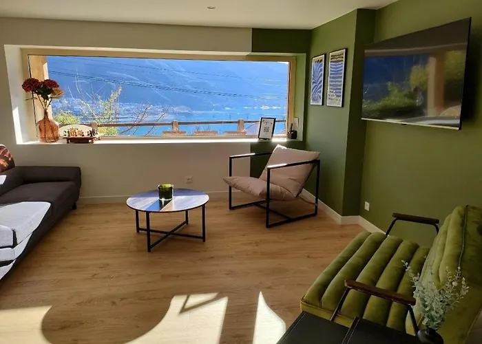 La Maison du Plongeoir 14 pers grande terrasse vue lac de Serre Ponçon
