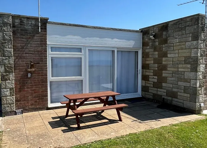 Brambles Chine 209 Self Catering Holiday Home Colwell Bay Isle Of Wight - Ferry Offers