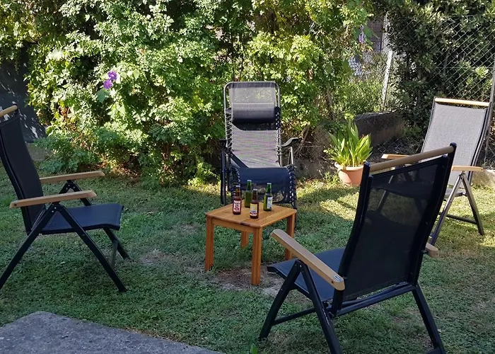 Superbe T2 avec jardin, piscine-enfant et parking