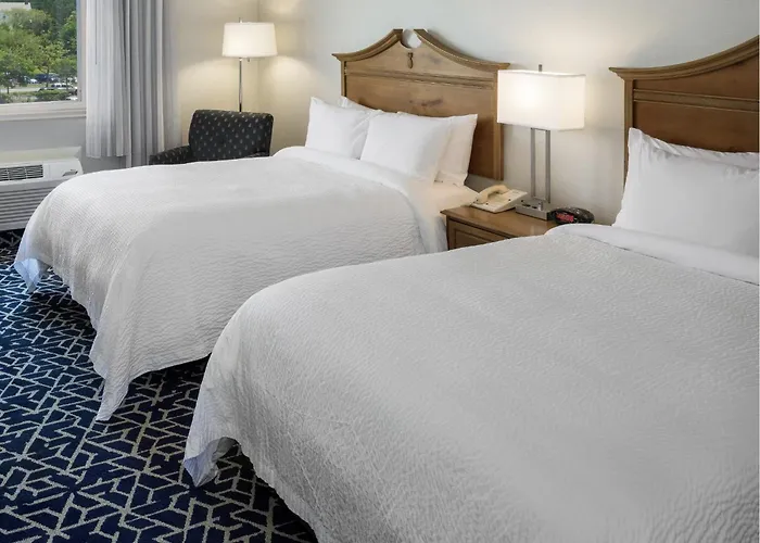 Family Hotel: The Newport Harbor Hotel & Marina