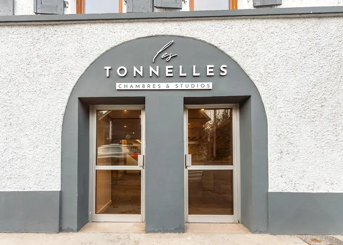 Les Tonnelles