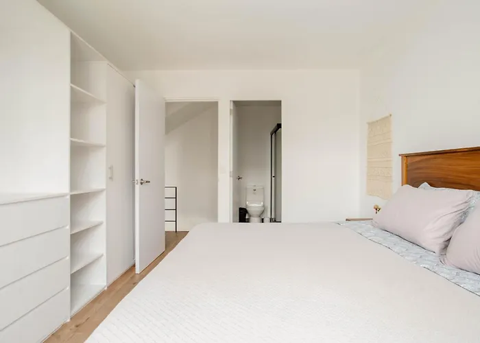 Rb109 - 2Br - 2Bth