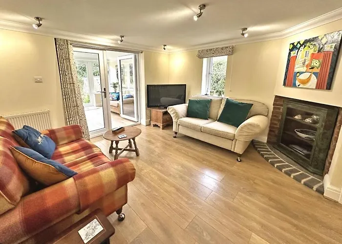 3-Bed Cottage In Sway, New Forest