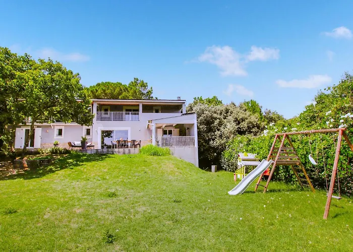 Beautiful Home In Suze-La-Rousse