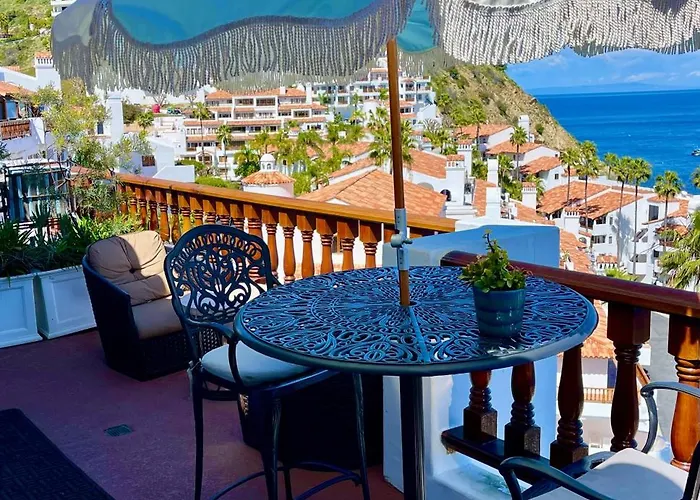 Hillside Avalon Escape W Pool & Panoramic Views