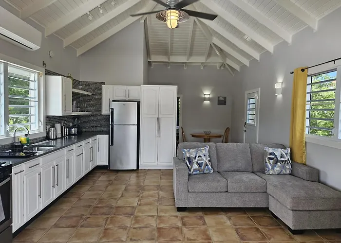 216A Upper Level, Deluxe 1 Bedroom