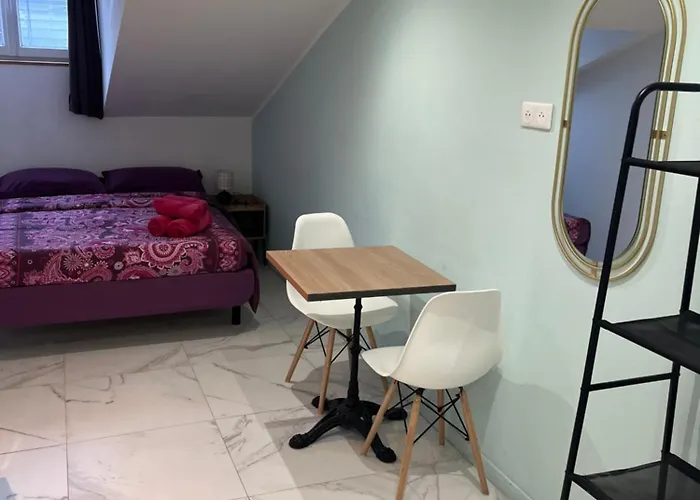 Hotel pres du College: Hostel Lyonnais