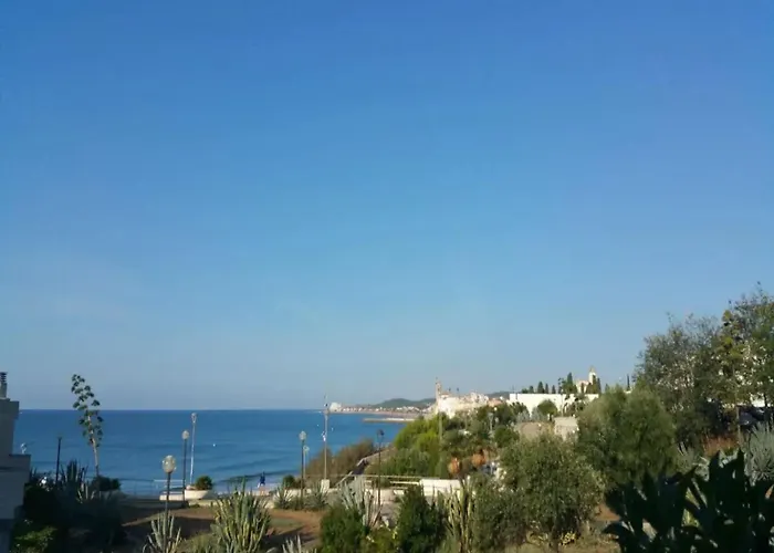 Hotel con piscina: Comfortable House In Sitges With Shared Pool