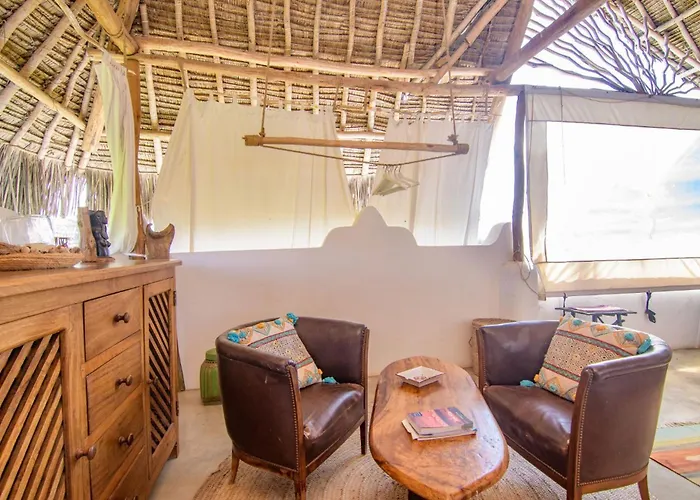 Huhuru House