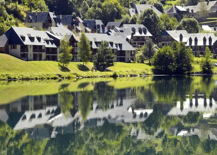 Appt T3 calme bord du lac avec piscine