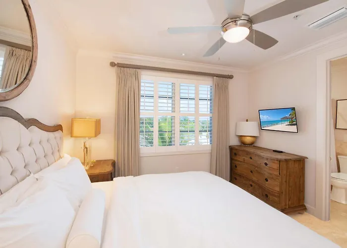 Seabreeze 8 - Luxury 4-Bedroom On Seven Mile Beach