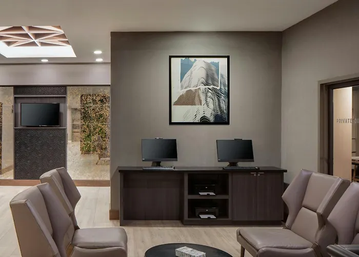 Boutique hotel only: Courtyard By Marriott Chicago Downtown/River North