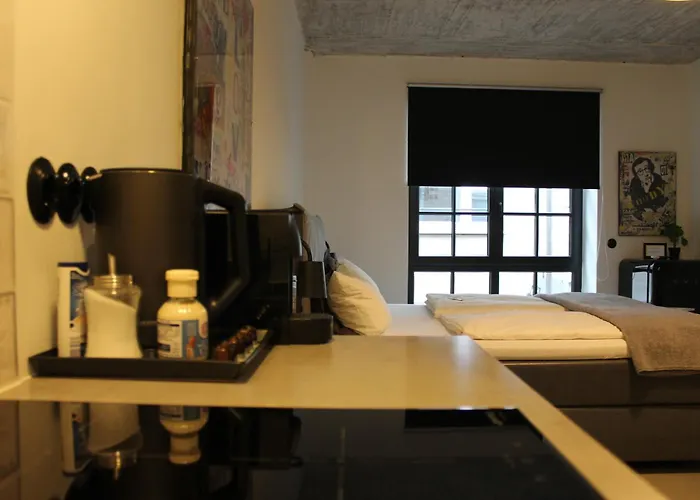 Square Rooms 8