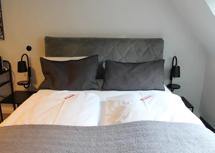 Square Rooms 20
