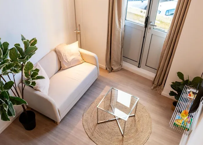 Studio pour deux en mezzanine avec petit balcon