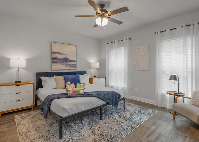 Luxe, Central, & Contemporary - A Modern Utopia! Tv In Each Room