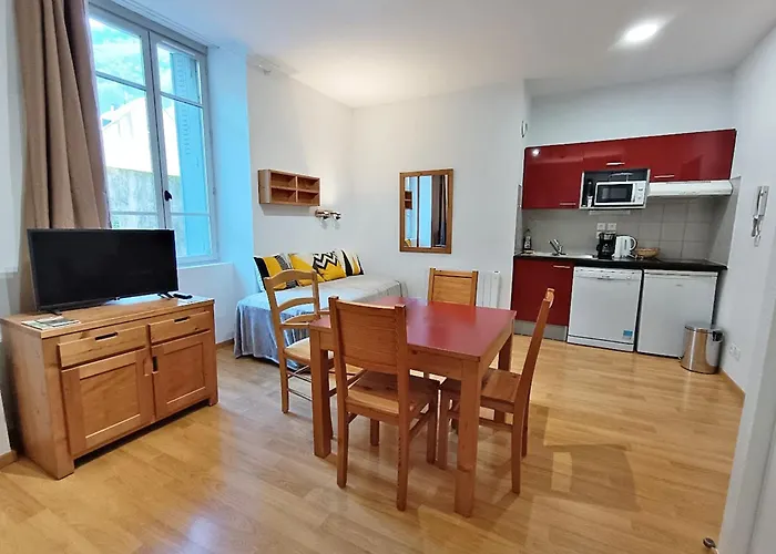Frimousse, Studio, wifi, centre Luchon, casier à skis, ascenseur, 4 personnes