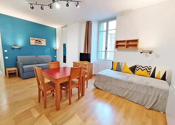 Frimousse, Studio, wifi, centre Luchon, casier à skis, ascenseur, 4 personnes