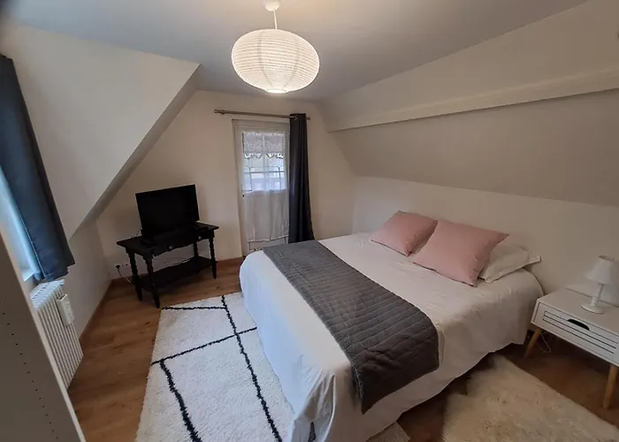 BERNAY Chambre avec Salon, salle d'eau privative et entrée indépendante